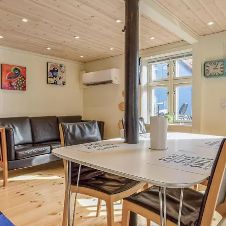 Three-bedroom In Διαμέρισμα *