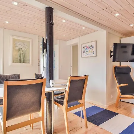 Three-bedroom In Διαμέρισμα