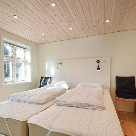 Three-bedroom In Διαμέρισμα